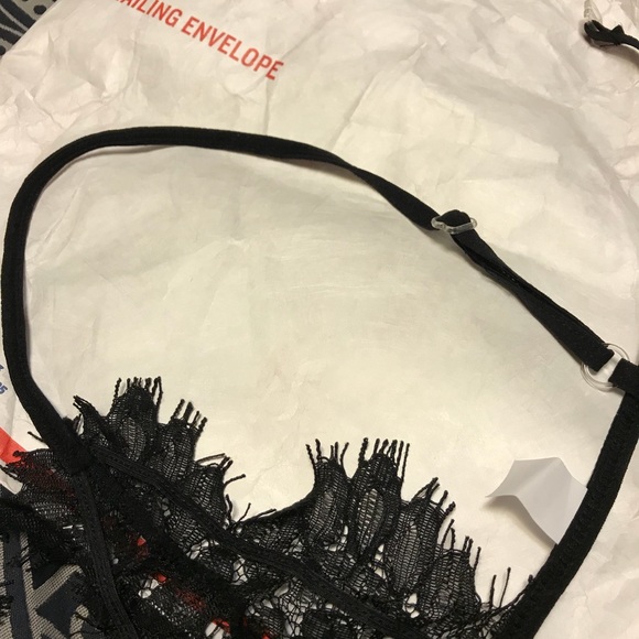 Lingerie - Picture 1 of 6